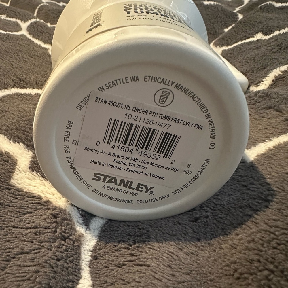 Stanley 40 oz Valentine’s Tumbler - Picture 5 of 6